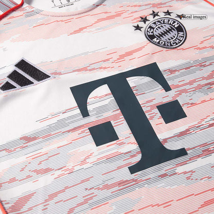 Bayern Mnichov venkovní fotbalový dres 2025/26 UPAMECANO #2